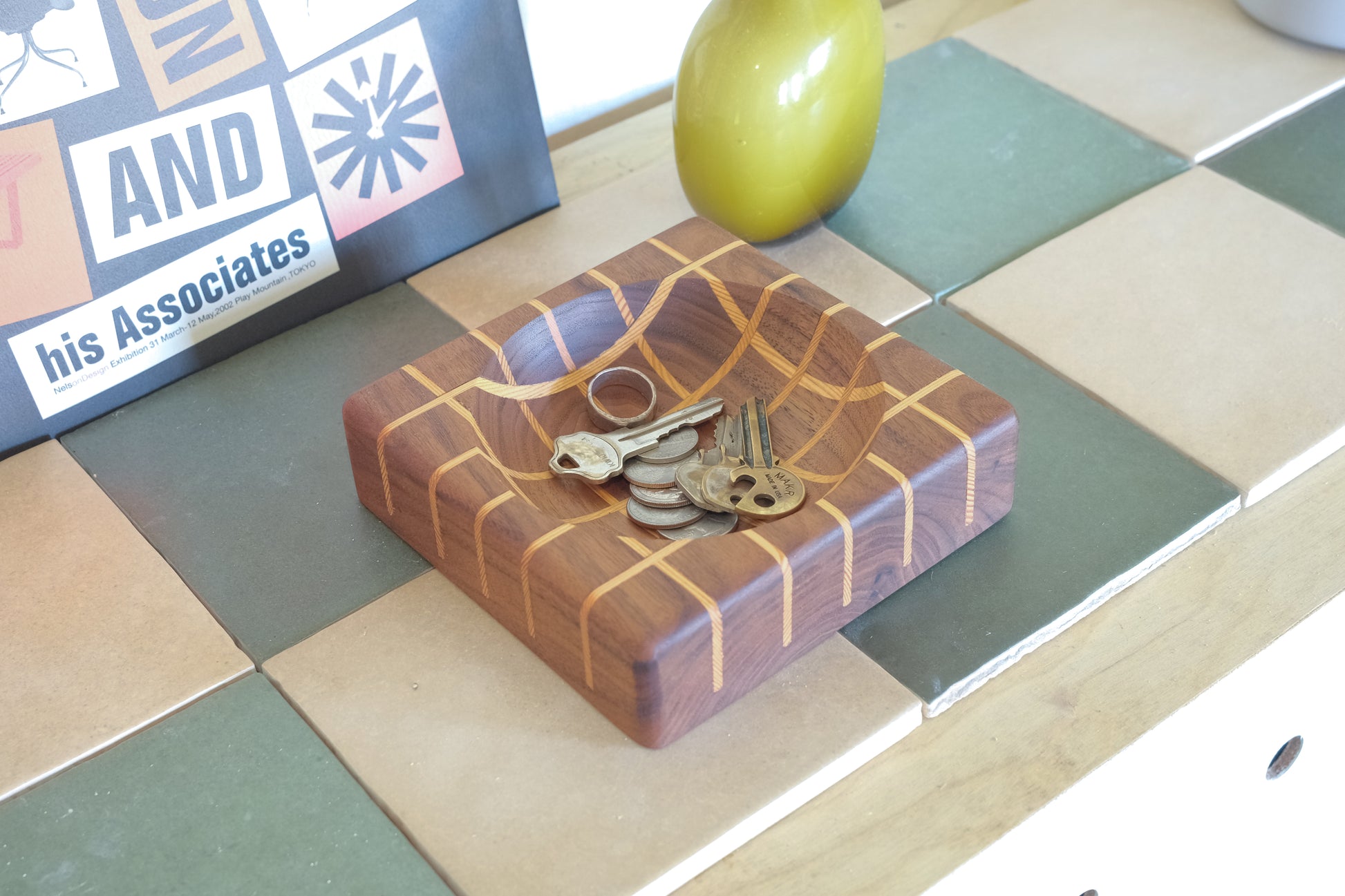 Lattice trinket tray