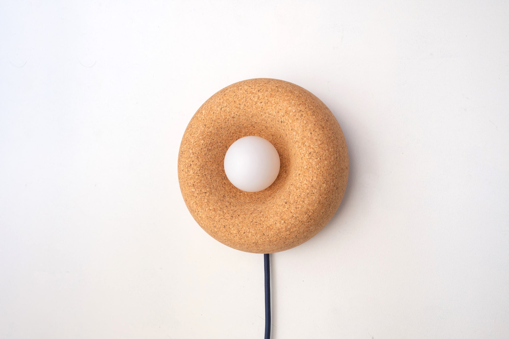 Pesä Cork plug in sconce