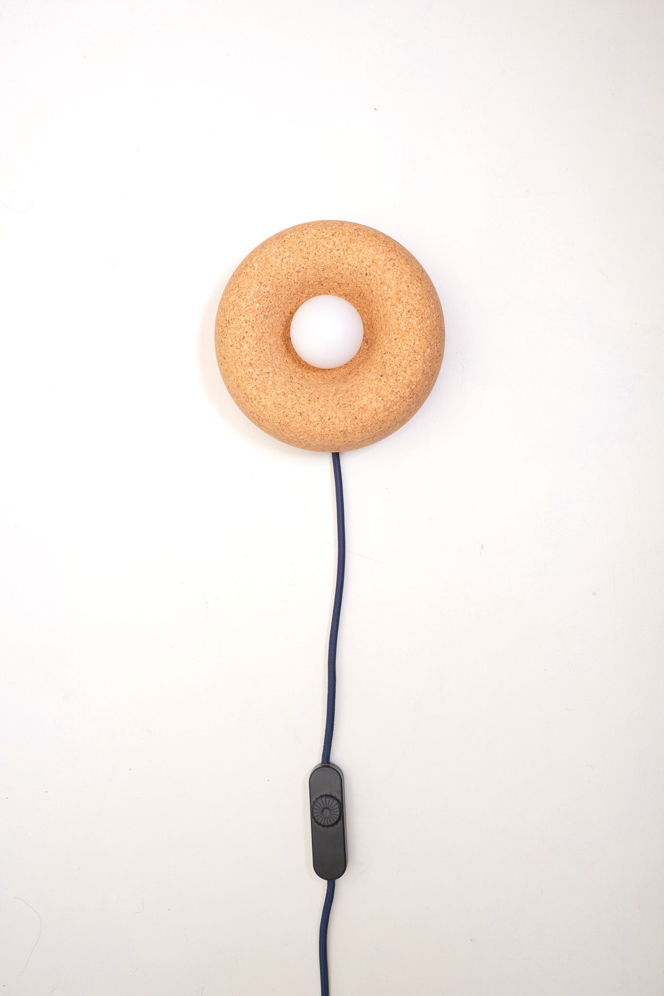 Pesä Cork plug in sconce