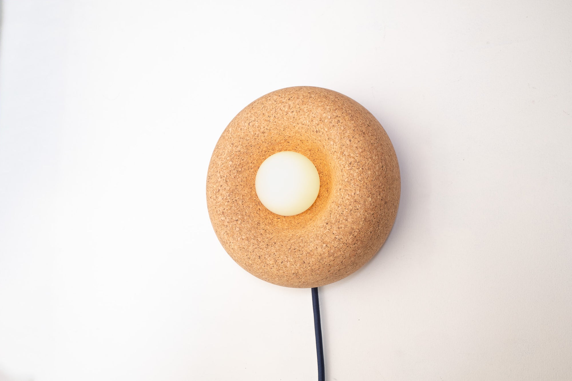 Pesä Cork plug in sconce